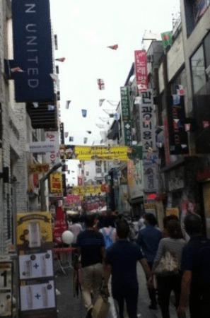 凤城步行街吃瓜事件真相,真相背后的人性拷问