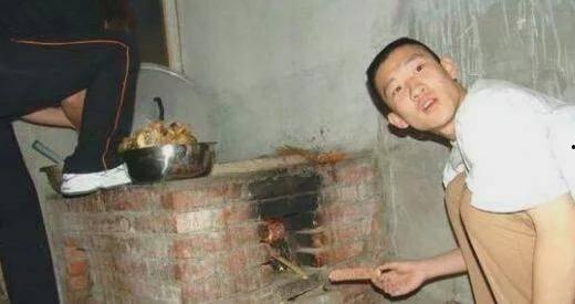 张家口新娘吃瓜事件始末,一场误会引发的舆论风波